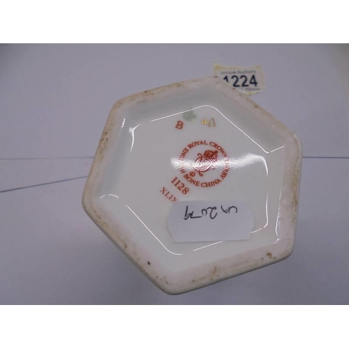 1224 - A boxed Royal Crown Derby Imari 1128 fluted plate (22 cm), a small pot/pen holder, bell and small di... 