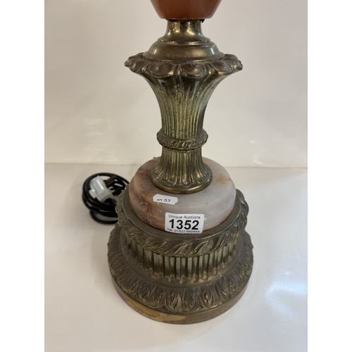 1352 - A tall alabaster & brass table lamp (in working order)