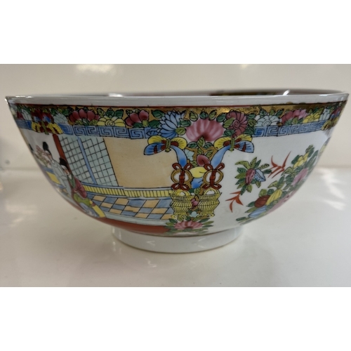 1367 - A large Chinese Famille rose bowl