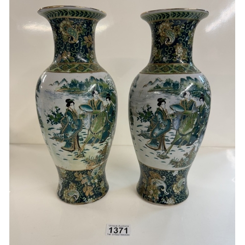 1371 - A pair of Chinese Famille verte vases