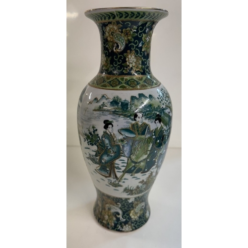 1371 - A pair of Chinese Famille verte vases