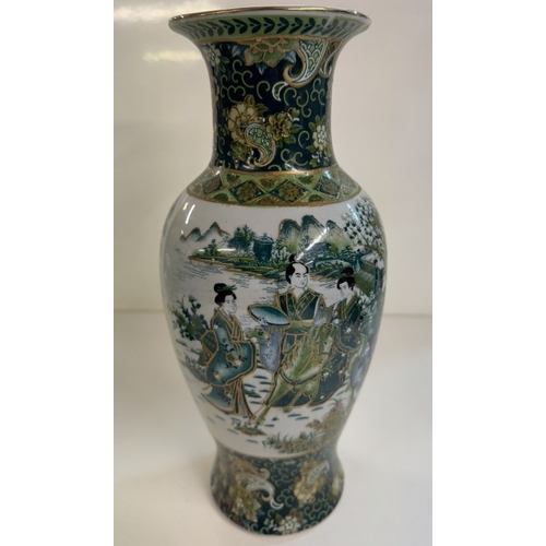 1371 - A pair of Chinese Famille verte vases