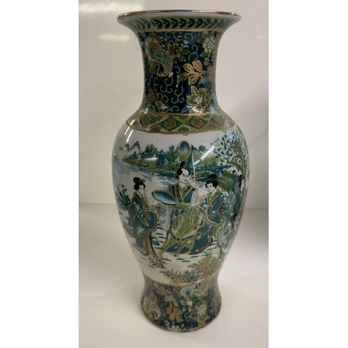 1371 - A pair of Chinese Famille verte vases