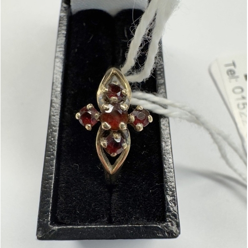 1092 - A garnet set ring in a cross design in 9ct gold, size N, 1.34 grams.