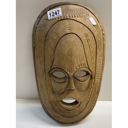 1247 - A carved wood tribal mask