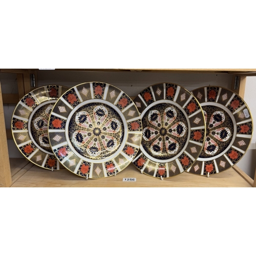 1256 - 4 Royal Crown Derby Imari 1128 large plates (approximately 27cm diameter)