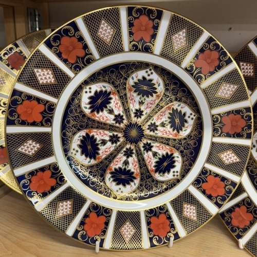 1256 - 4 Royal Crown Derby Imari 1128 large plates (approximately 27cm diameter)