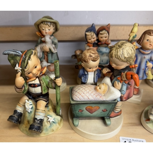 1258 - 8 Hummel figurines including Blessed Event