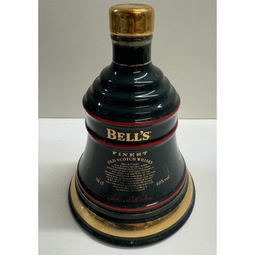 1264 - 3 boxed Bells whiskey decanters, all full, Christmas 1993, 1994 aged 8 years & 1995 aged 8 years