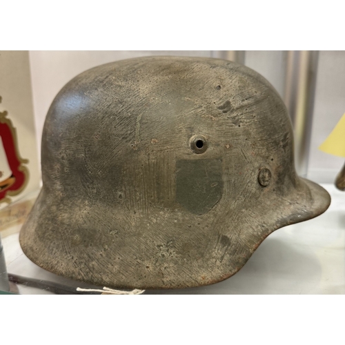 1295 - A German M.35 helmet 3816