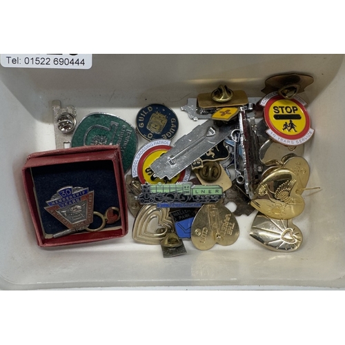 1128 - An interesting collection of badges & pins including Boys Brigade, National Union of Railways, ARP &... 