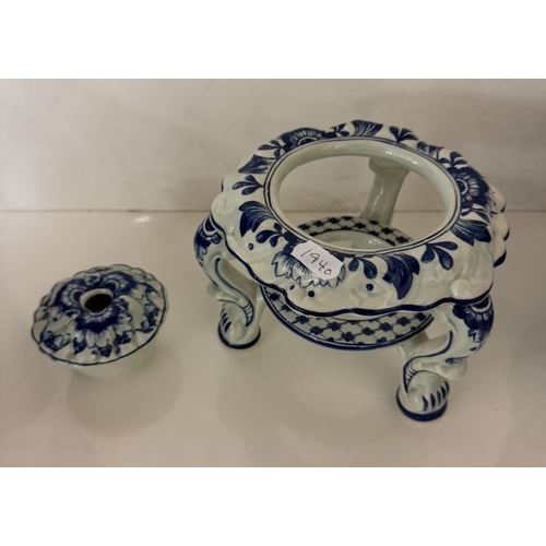 1402 - A blue & white Boch Amsterdam ceramic kettle on stand