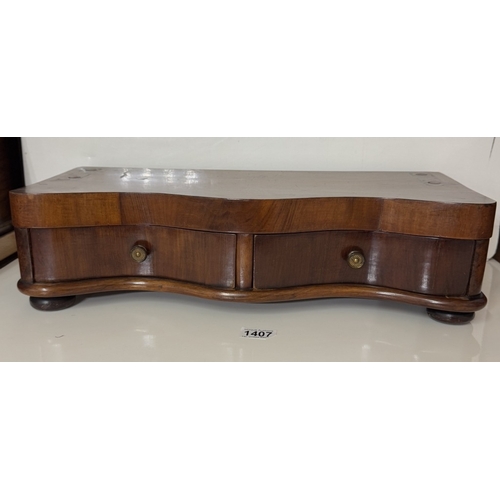 1407 - A Victorian mahogany dressing table drawer unit