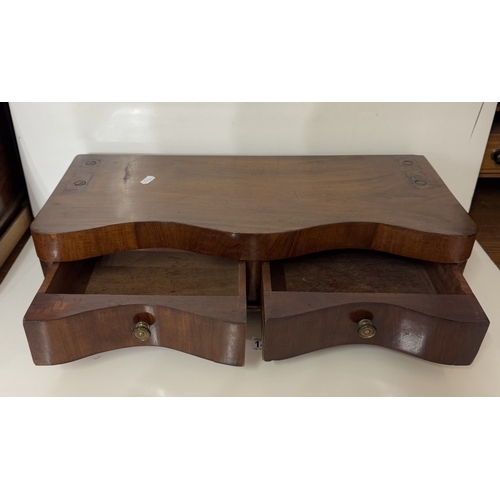 1407 - A Victorian mahogany dressing table drawer unit