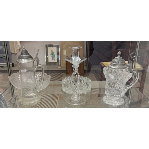 1411 - A quantity of glassware including vases tankards etc