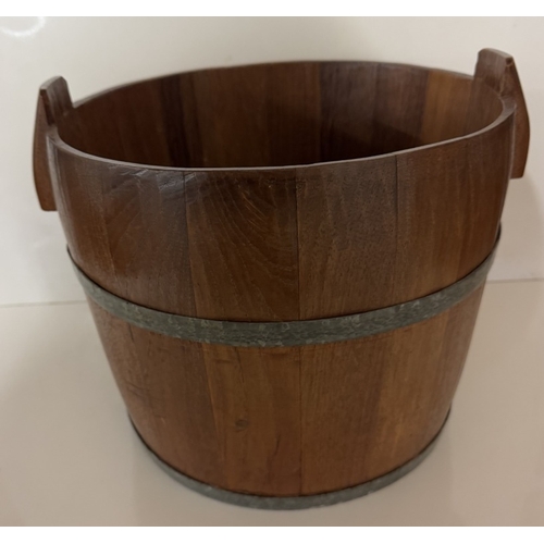 1414 - A hard wood lidded bucket