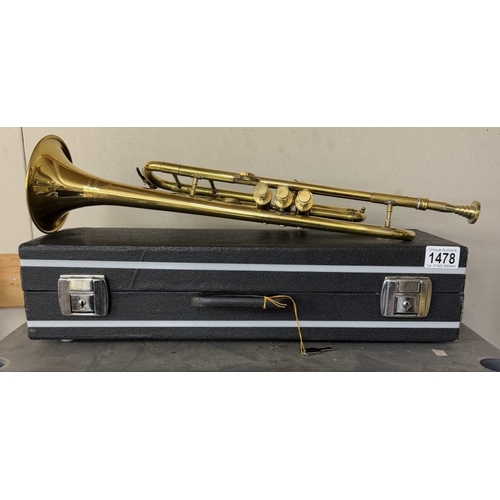 1478 - A brass trumpet with case