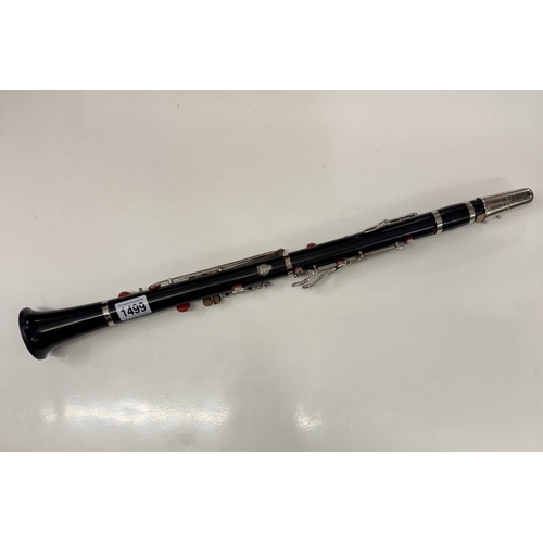 1499 - An unbranded clarinet