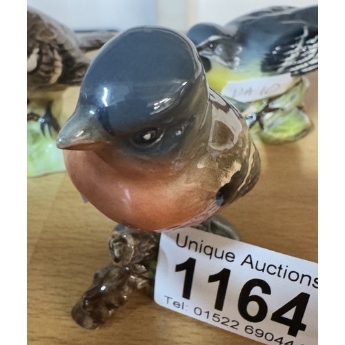 1164 - 4 Beswick birds including Wren 993, Chaffinch 991, Grey wagtail 1041 & A tinplate clockwork