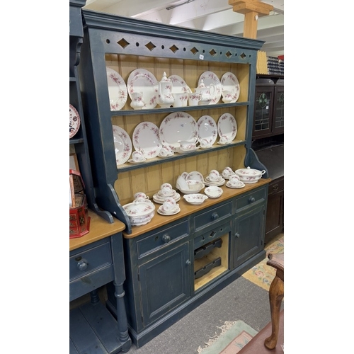 1421 - A Chabby Chic painted pine dresser