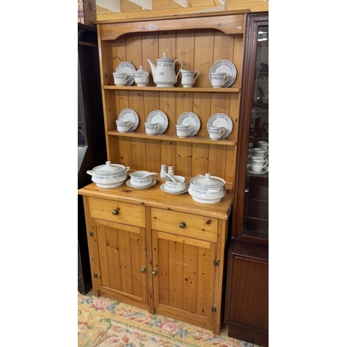 1425 - A solid pine dresser