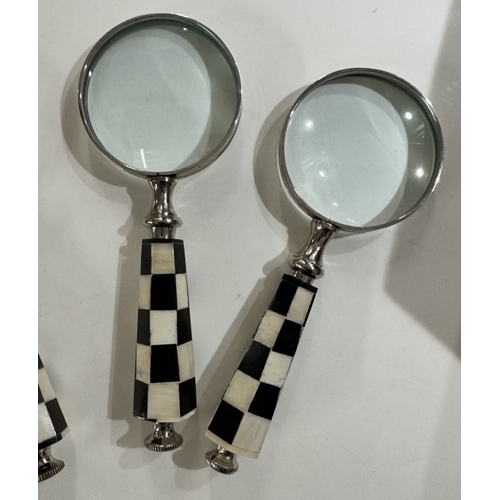 1504 - 5 Magnifying glasses