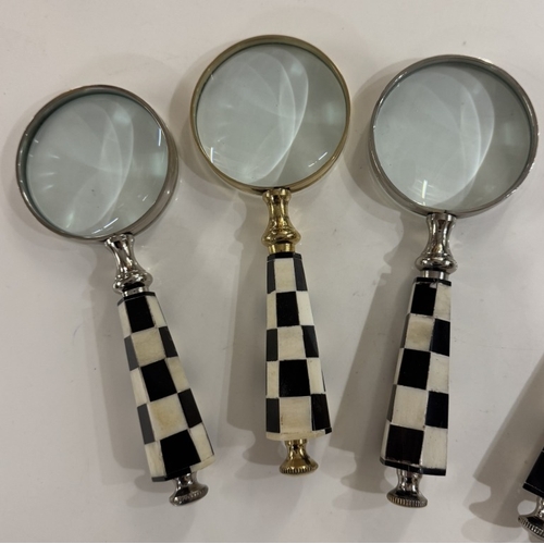 1504 - 5 Magnifying glasses