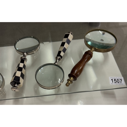 1507 - 6 Magnifying glasses