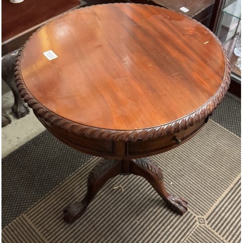 1530 - A mahogany drum table on tripod base.