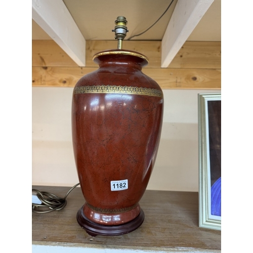 1182 - A pottery table lamp