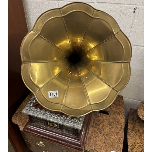 1551 - An ornate horn gramophone with brass horn.