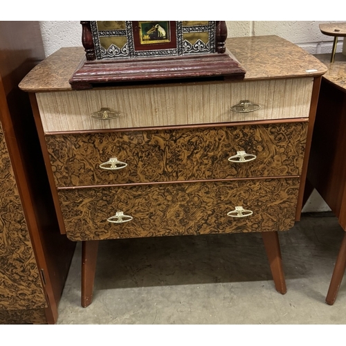 1558 - A wardrobe, dressing table & drawers set