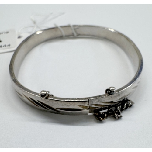 1100A - A silver bangle with safety chain