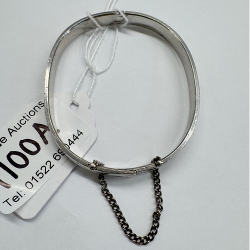 1100A - A silver bangle with safety chain