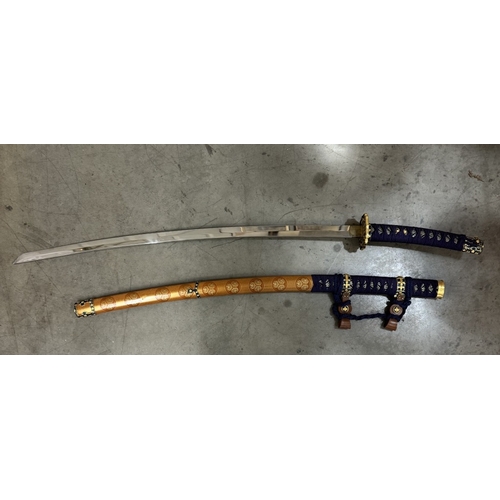 1626 - A Franklin Mint Sword Of The Samurai & stand