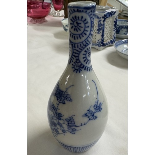 1194 - A quantity of Chinese blue & white ceramics including planters, vase etc