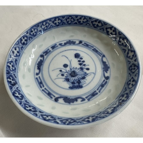 1194 - A quantity of Chinese blue & white ceramics including planters, vase etc