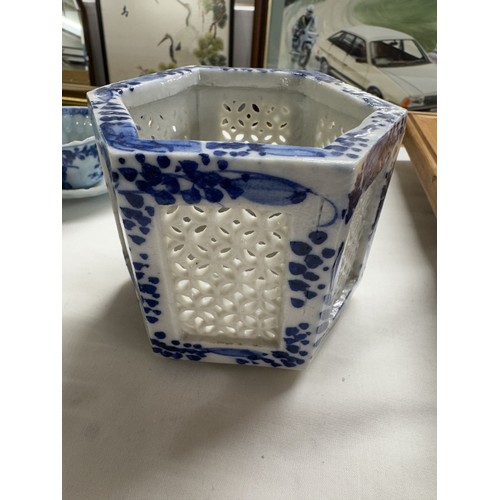 1194 - A quantity of Chinese blue & white ceramics including planters, vase etc