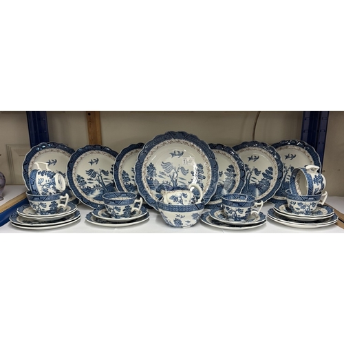 1540 - A 27 piece Real Old Willow dinner set by Booths