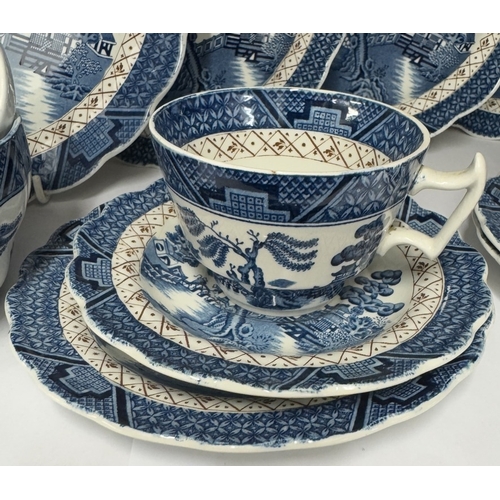 1540 - A 27 piece Real Old Willow dinner set by Booths