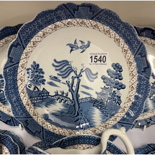 1540 - A 27 piece Real Old Willow dinner set by Booths