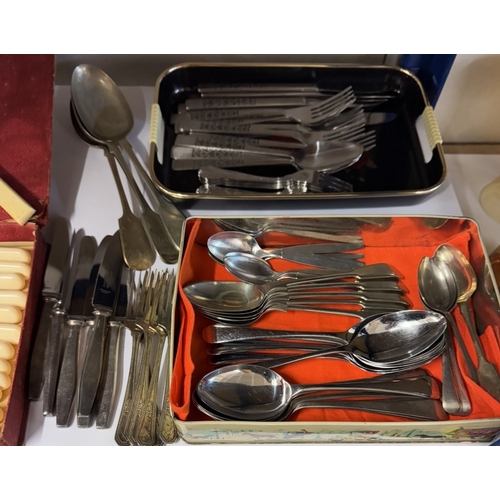 1549 - A good lot of cutlery including sets