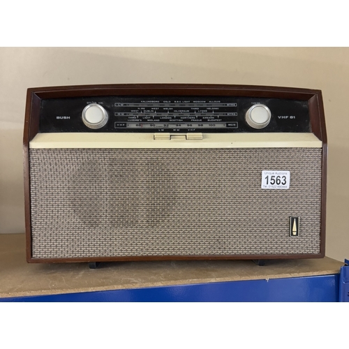 1563 - A vintage Bush radio