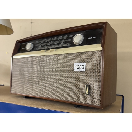 1563 - A vintage Bush radio