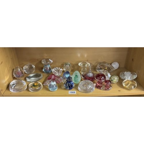 1505 - A collection of paperweights