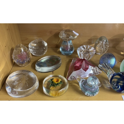 1505 - A collection of paperweights