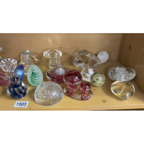 1505 - A collection of paperweights