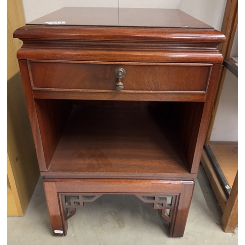 1511 - A dark wood stained pot/plant stand with oriental influences