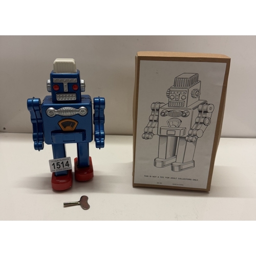 1514 - A boxed robot with key