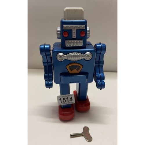 1514 - A boxed robot with key